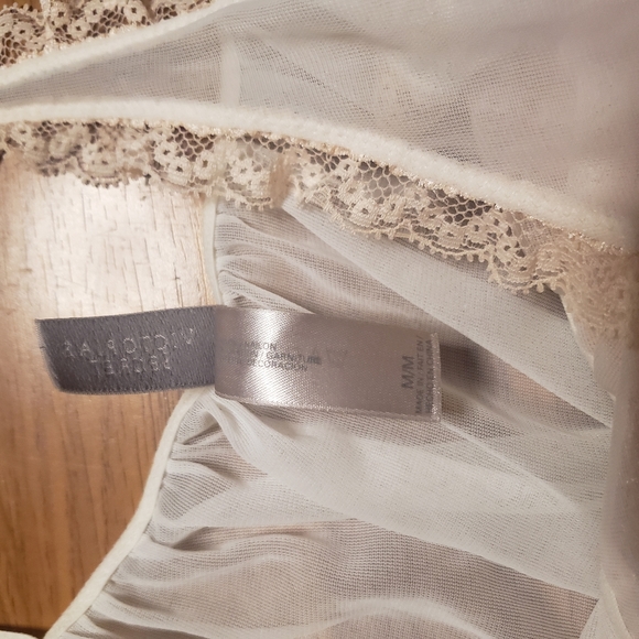 Victoria's Secret lingerie - Picture 5 of 7